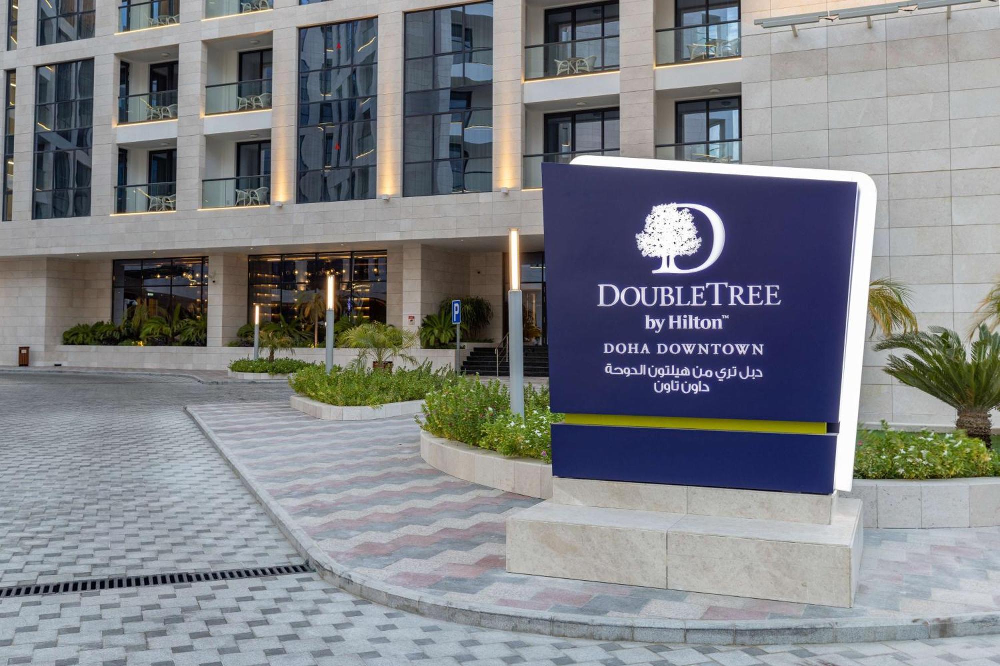 Doubletree By Hilton Doha Downtown Hotell Exteriör bild